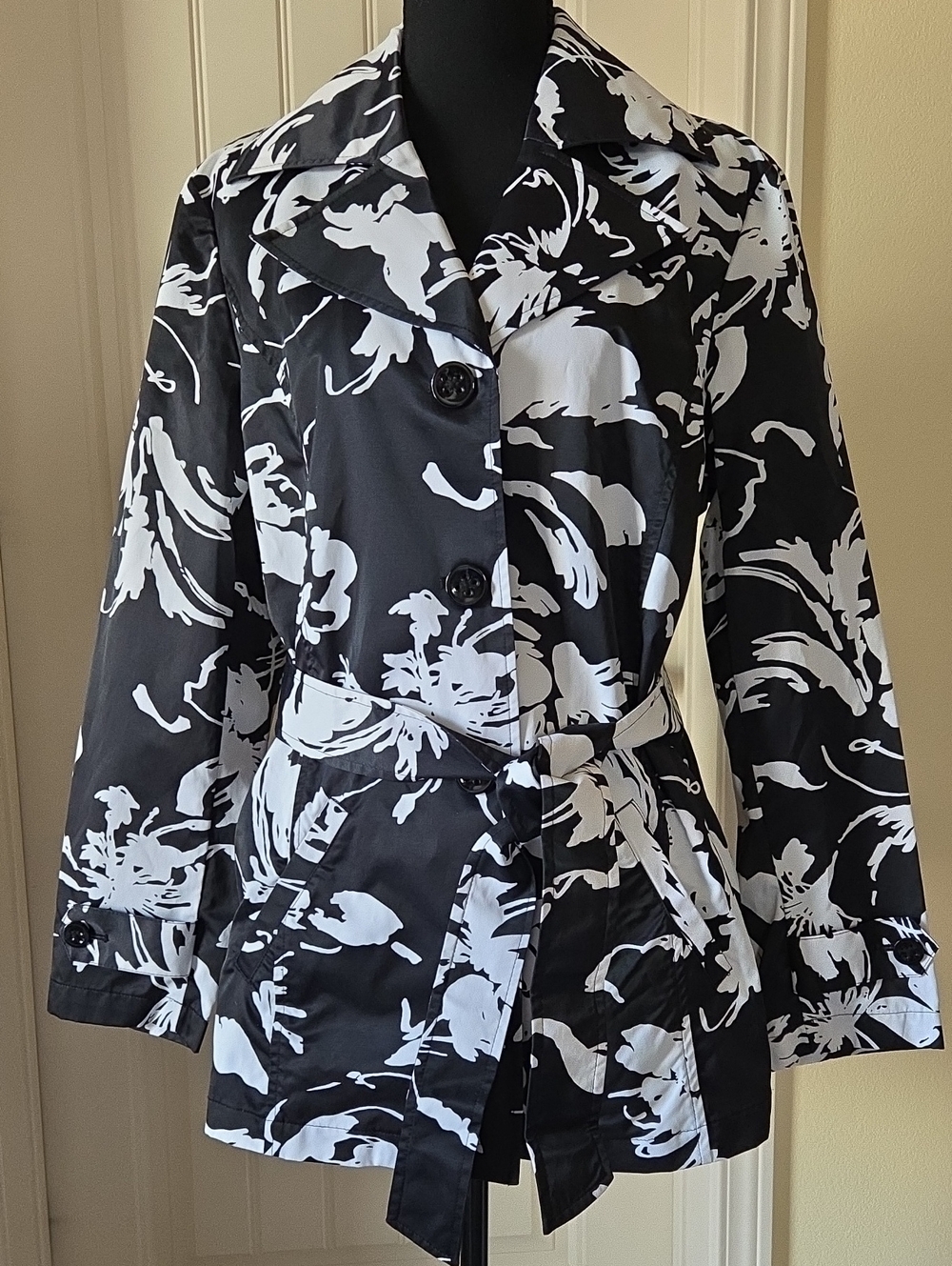 Chico's Black/White Floral Print Belted Trench Jacket, Chico’s Size 2/US 12/L